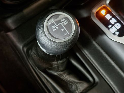 Used 2023 Jeep Wrangler Unlimited w/ Convenience Group AWD/4WD image 24