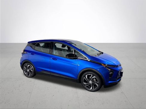 Used 2023 Chevrolet Bolt LT w/ Infotainment Package image 4