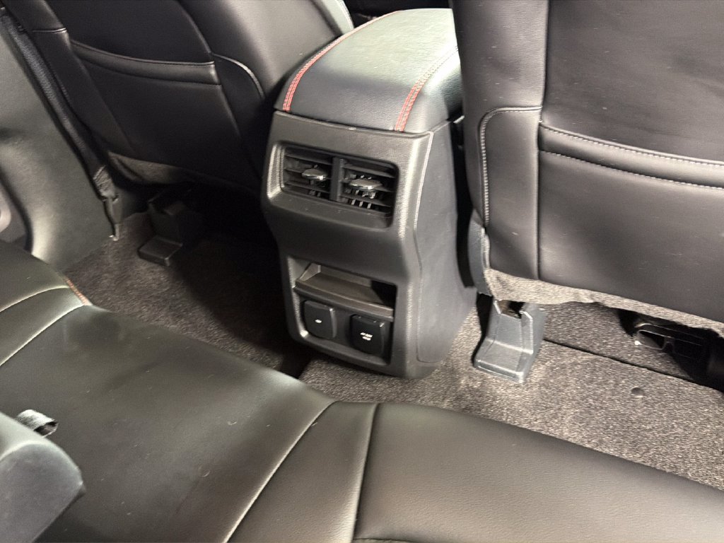 Used 2020 Ford Edge ST-Line FWD image 30