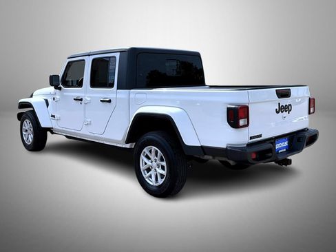 Used 2023 Jeep Gladiator Sport AWD/4WD image 7
