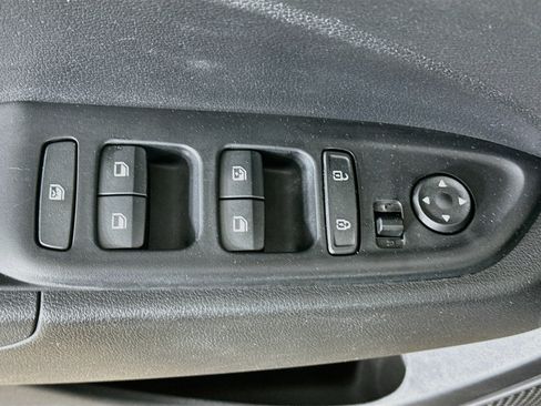 Used 2025 Hyundai Venue SEL FWD image 15