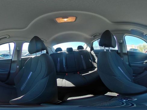 Used 2025 Hyundai Elantra SEL image 37