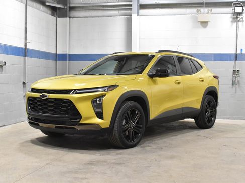 Used 2024 Chevrolet Trax ACTIV w/ Driver Confidence Package FWD image 2