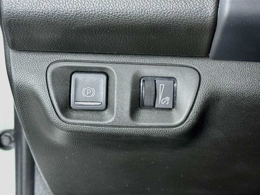 Used 2023 GMC Acadia SLE w/ Driver Convenience Package FWD image 10