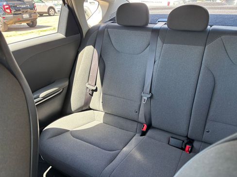 Used 2025 Kia K4 LXS image 36