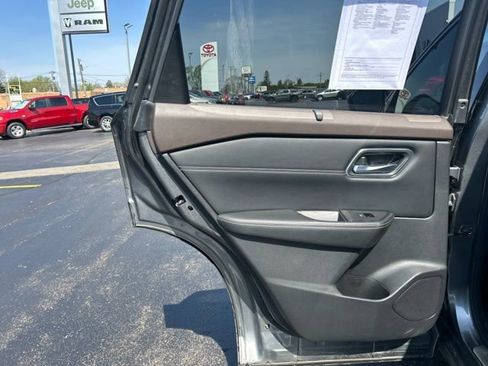 Used 2021 Nissan Rogue Platinum AWD/4WD image 17