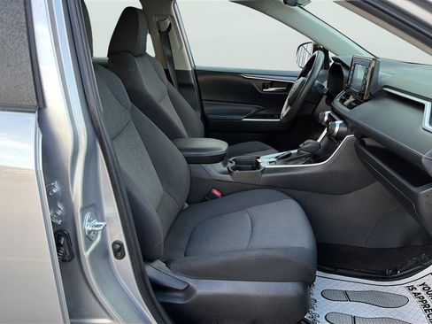 Used 2021 Toyota RAV4 XLE AWD/4WD image 13