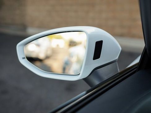 Used 2022 Audi e-tron GT Premium Plus image 36