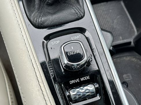 Used 2016 Volvo XC90 T6 Inscription w/ Vision Package AWD/4WD image 18