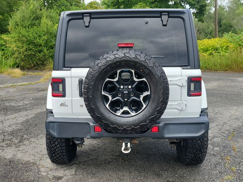Used 2018 Jeep Wrangler Unlimited Sahara AWD/4WD image 6