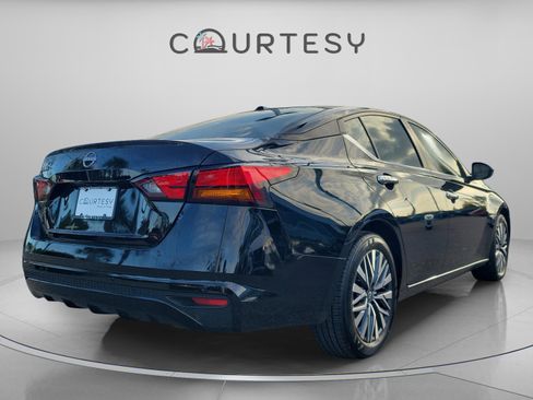 Certified 2025 Nissan Altima 2.5 SV image 5