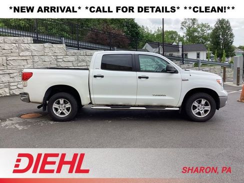 Used 2013 Toyota Tundra 4x4 CrewMax w/ SR5 Pkg image 8