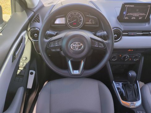 Used 2020 Toyota Yaris LE image 24