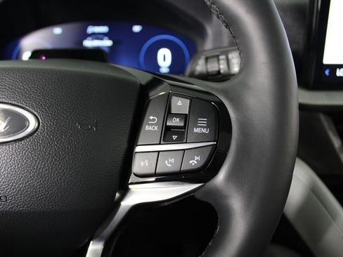 Used 2025 Ford Explorer Platinum w/ Ultimate Package AWD/4WD image 28