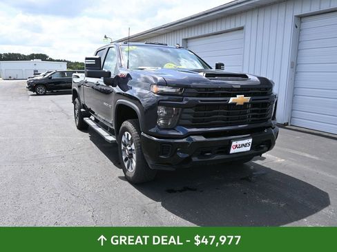 Used 2024 Chevrolet Silverado 2500 Custom w/ Custom Convenience Package image 4