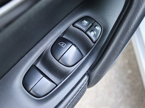 Used 2021 Nissan Rogue Sport S image 18