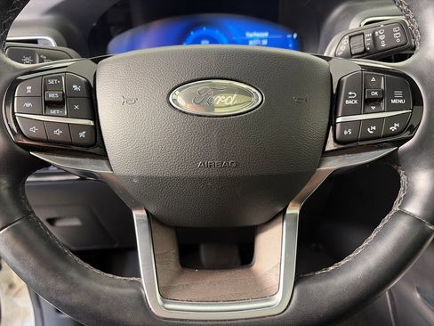 Used 2022 Ford Explorer Platinum w/ Equipment Group 601A AWD/4WD image 16