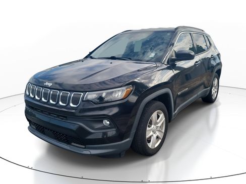 Used 2022 Jeep Compass Latitude FWD image 3