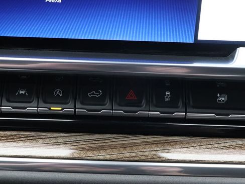 Used 2023 Chevrolet Silverado 1500 LT image 24