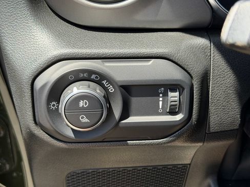 Used 2023 Jeep Gladiator Sport AWD/4WD image 12