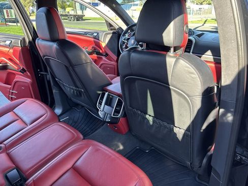 Used 2016 Porsche Cayenne GTS AWD/4WD image 34
