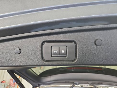 Used 2023 Nissan Pathfinder SL AWD/4WD image 14