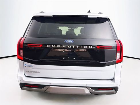 Used 2025 Ford Expedition Platinum AWD/4WD image 10