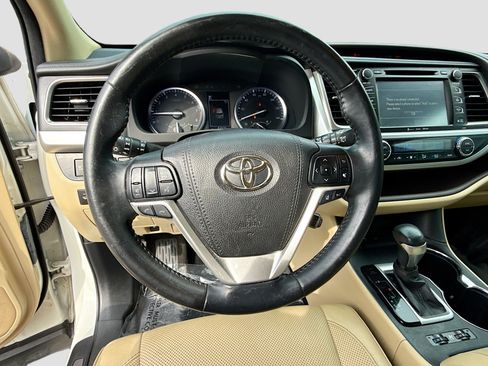 Used 2018 Toyota Highlander Limited FWD image 39