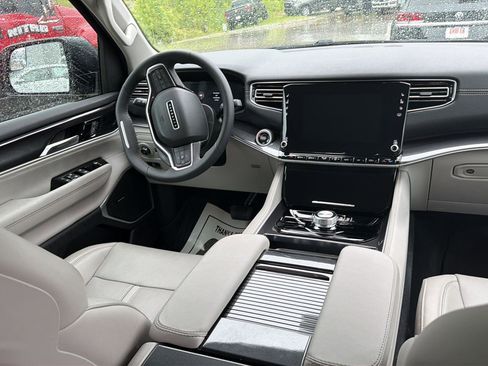 Used 2024 Jeep Wagoneer 4WD w/ Premium Group I image 30