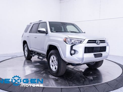 Used 2020 Toyota 4Runner SR5 image 3