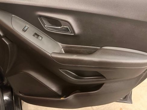 Used 2016 Chevrolet Trax LS AWD/4WD image 28