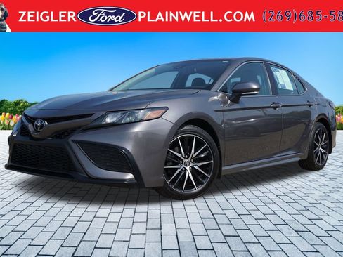 Used 2022 Toyota Camry SE w/ Cold Weather Package AWD/4WD image 1