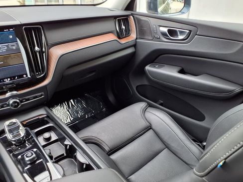 Certified 2023 Volvo XC60 T8 Ultimate w/ Climate Package AWD/4WD image 21