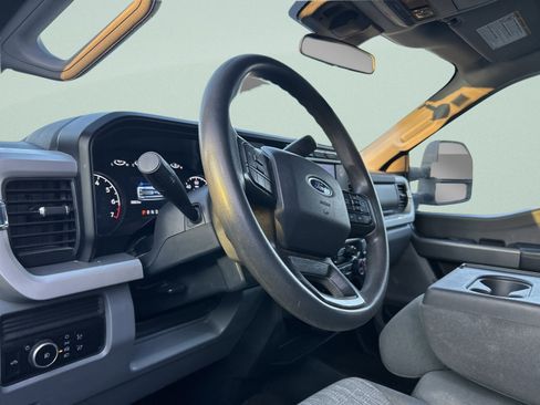 Used 2024 Ford F250 XLT AWD/4WD image 11