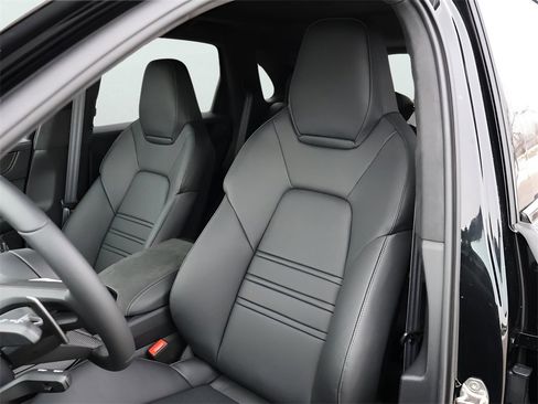 New 2026 Porsche Cayenne GTS image 5