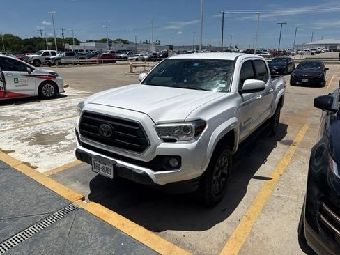 Used 2020 Toyota Tacoma SR5 w/ Technology Package AWD/4WD image 3