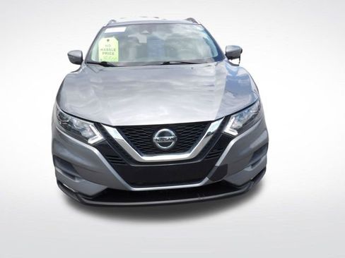 Used 2022 Nissan Rogue Sport SV FWD image 2
