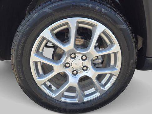 Used 2023 Jeep Compass Latitude AWD/4WD image 37