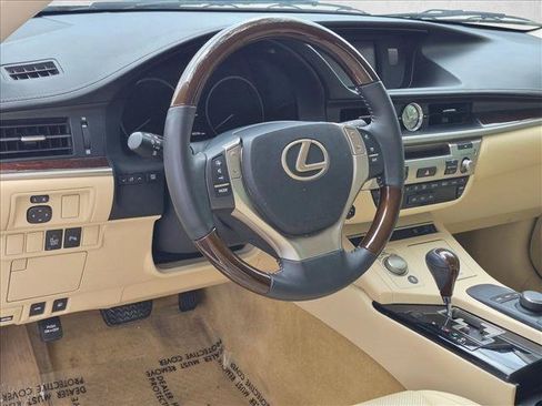 Used 2014 Lexus ES 350 w/ Premium Package FWD image 9