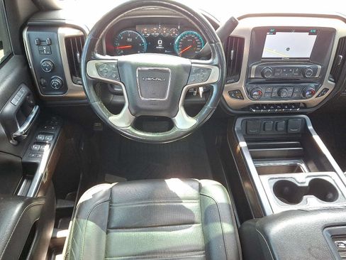 Used 2019 GMC Sierra 2500 Denali w/ Suspension Package, Off-Road AWD/4WD image 11