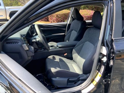 Used 2025 Toyota Camry LE image 8