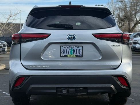 Used 2022 Toyota Highlander LE image 4