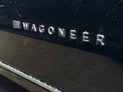 Used 2023 Jeep Wagoneer Series III w/ Premium Group I RWD image 9