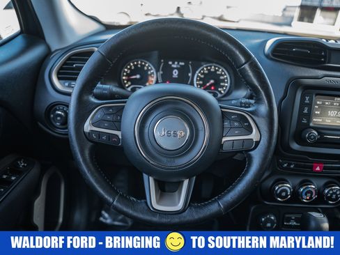 Used 2017 Jeep Renegade Latitude w/ Cold Weather Group image 31