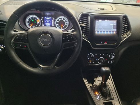 Used 2020 Jeep Cherokee Latitude Plus FWD image 22