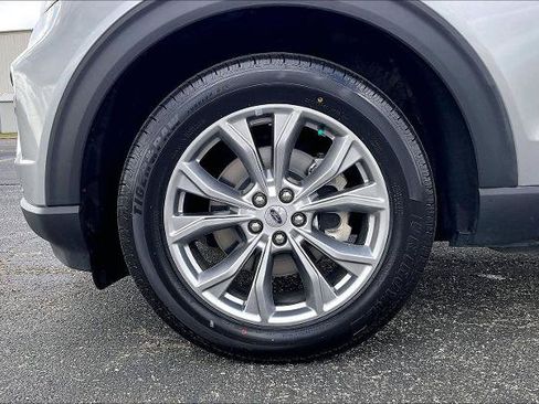 Certified 2023 Ford Explorer Limited AWD/4WD image 9