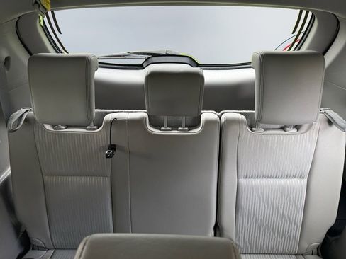 Used 2014 Toyota Highlander Plus FWD image 21