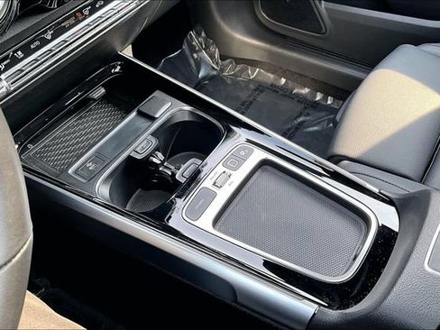 Used 2026 Mercedes-Benz GLB 250 4MATIC image 13