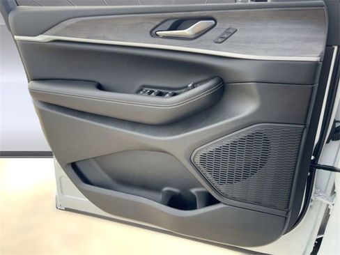 New 2025 Jeep Grand Cherokee Limited image 20