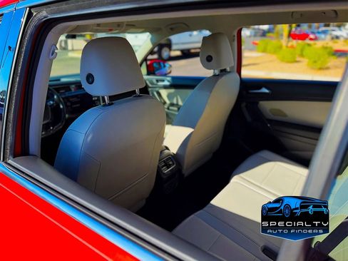 Used 2018 Volkswagen Tiguan SE AWD/4WD image 13